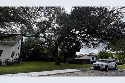 860 NE 81st St, Miami, FL 33138 - Photo 8