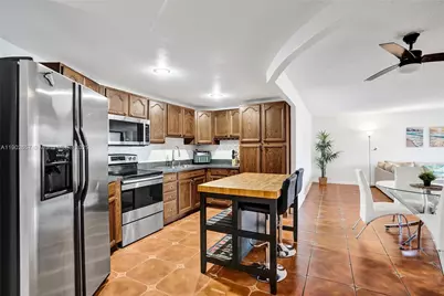 1000 Parkview Dr #412, Hallandale Beach, FL 33009 - Photo 4