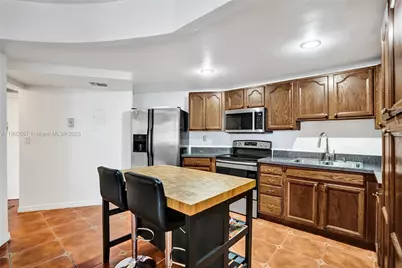 1000 Parkview Dr #412, Hallandale Beach, FL 33009 - Photo 8