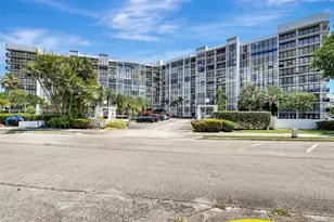 1000 Parkview Dr, Hallandale Beach, FL 33009 - Photo 22