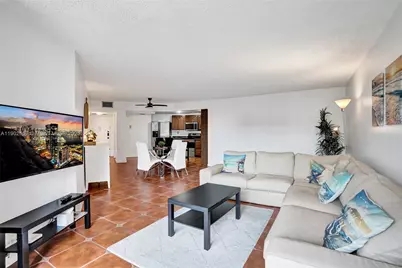 1000 Parkview Dr #412, Hallandale Beach, FL 33009 - Photo 2