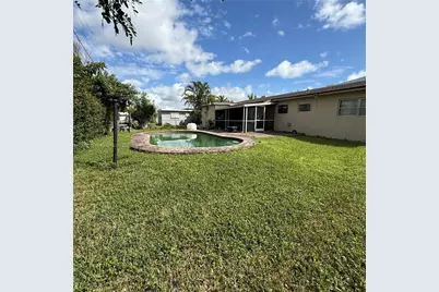 20730 NE Miami Ct, Miami Gardens, FL 33179 - Photo 14