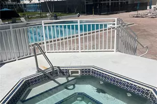 5005 Collins Ave, Miami Beach, FL 33140 - Photo 10
