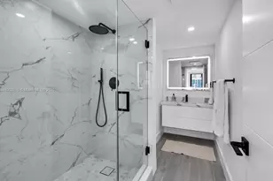 2555 Collins Ave, Miami Beach, FL 33140 - Photo 26
