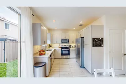 1040 SE 24th Ave, Homestead, FL 33035 - Photo 10