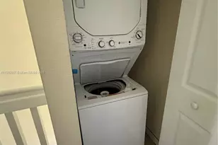 8938 W 35th Way, Hialeah, FL 33018 - Photo 8