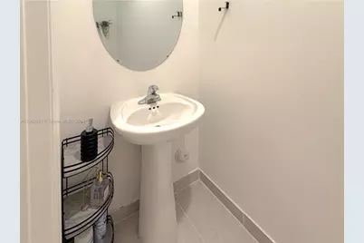 1060 SE 26th Ter #0, Homestead, FL 33035 - Photo 14