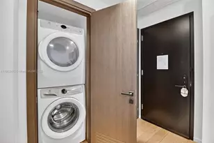 398 NE 5th St, Miami, FL 33132 - Photo 14