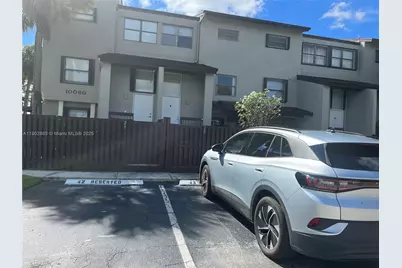 10060 NW 9th St Cir #20, Miami, FL 33172 - Photo 1