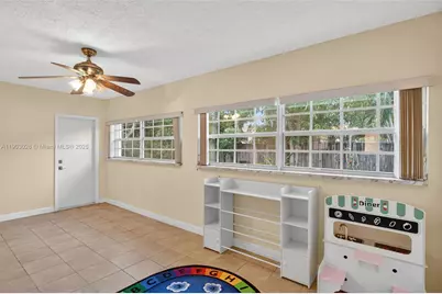 171 SW 79th Ave, Margate, FL 33068 - Photo 14
