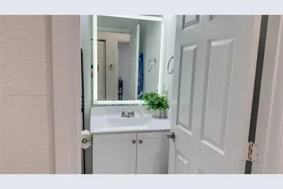 3318 W 106th Ter, Hialeah, FL 33018 - Photo 24