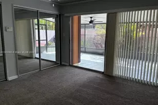 10360 W Cypress Ct, Pembroke Pines, FL 33026 - Photo 16