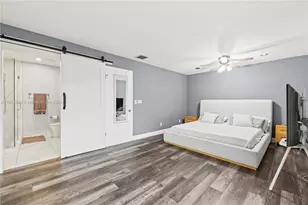 33 Madrid Ln, Davie, FL 33324 - Photo 8