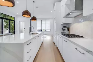 8013 NW 42nd St, Doral, FL 33166 - Photo 10