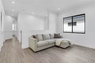 8013 NW 42nd St, Doral, FL 33166 - Photo 18