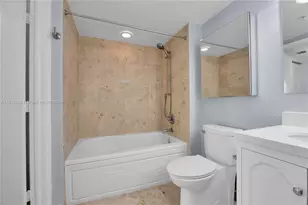 41 SE 5th St, Miami, FL 33131 - Photo 22