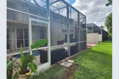 9777 NW 45th Ln, Doral, FL 33178 - Photo 32