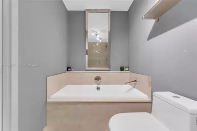 488 NE 18th St #2104, Miami, FL 33132 - Photo 16