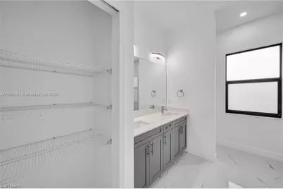 1006 W 10th St, Other City - In The State Of Florida, FL 33972 - Photo 18