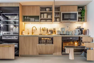 159 NE 6th St #3615, Miami, FL 33132 - Photo 20