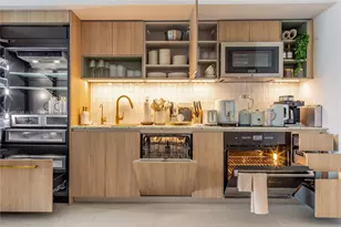 159 NE 6th St, Miami, FL 33132 - Photo 20