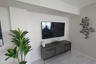 801 Brickell Bay Dr, Miami, FL 33131 - Photo 14