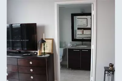 185 SW 7 St #1802, Miami, FL 33130 - Photo 4
