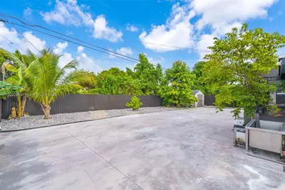175 W 56th St, Hialeah, FL 33012 - Photo 28