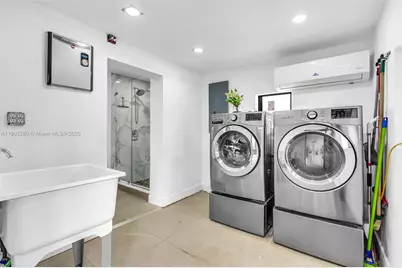 175 W 56th St, Hialeah, FL 33012 - Photo 20