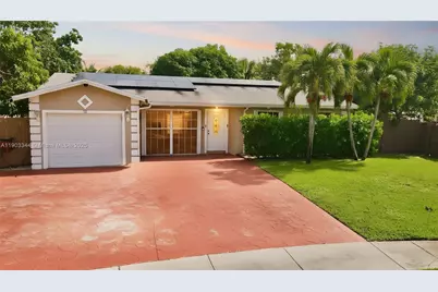 301 NW 83rd Way, Pembroke Pines, FL 33024 - Photo 1
