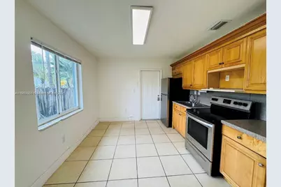 2540 NE 181st St, North Miami Beach, FL 33160 - Photo 2