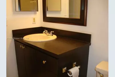 18230 Mediterranean Bl #1306, Hialeah, FL 33015 - Photo 6