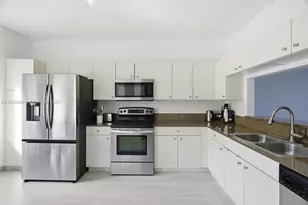 8231 SW 29th St, Miramar, FL 33025 - Photo 4