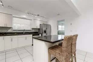 906 N 13th Ave, Hollywood, FL 33019 - Photo 12