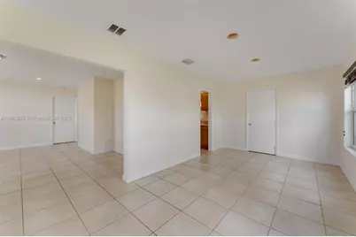 8670 SW 27th Ln, Miami, FL 33155 - Photo 14