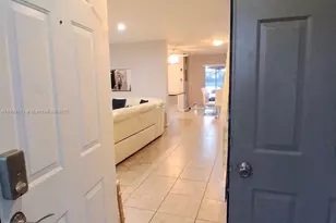 10830 NW 8th St, Pembroke Pines, FL 33026 - Photo 6