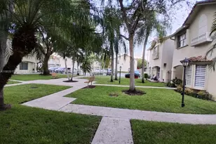 10830 NW 8th St, Pembroke Pines, FL 33026 - Photo 4