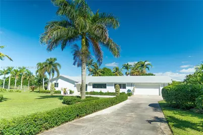 19245 SW 188th St, Miami, FL 33187 - Photo 2