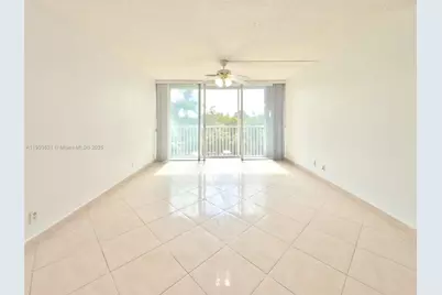 942 NE 199th St #302, Miami, FL 33179 - Photo 8
