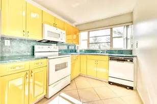 942 NE 199th St, Miami, FL 33179 - Photo 1