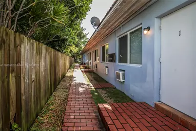 976 NW 6th St, Miami, FL 33136 - Photo 12