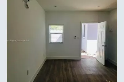 976 NW 6th St, Miami, FL 33136 - Photo 22