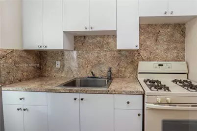 976 NW 6th St, Miami, FL 33136 - Photo 20