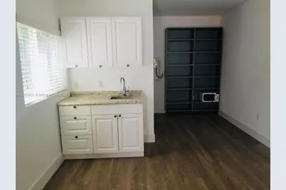 976 NW 6th St, Miami, FL 33136 - Photo 24