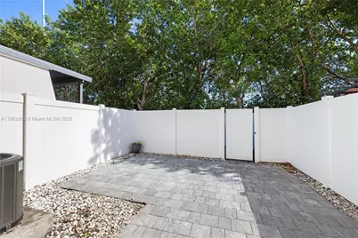 10537 W 32nd Ln, Hialeah, FL 33018 - Photo 20