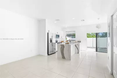 10537 W 32nd Ln, Hialeah, FL 33018 - Photo 10