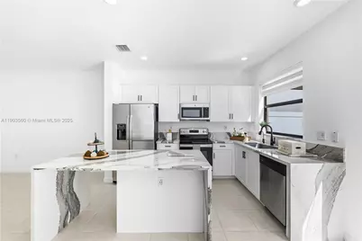 10537 W 32nd Ln, Hialeah, FL 33018 - Photo 14