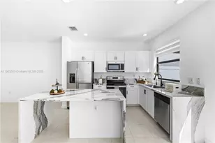 10537 W 32nd Ln, Hialeah, FL 33018 - Photo 14