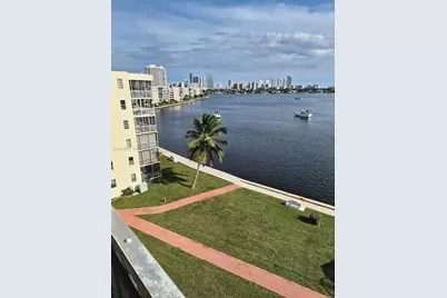 2910 Point East Dr #M610, Aventura, FL 33160 - Photo 2