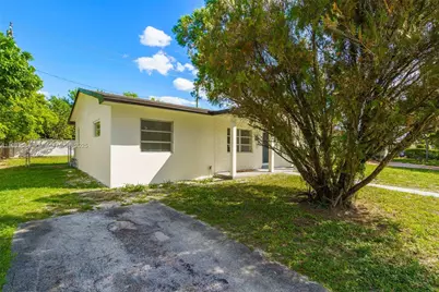 21241 NE 2nd Ave, Miami, FL 33179 - Photo 4
